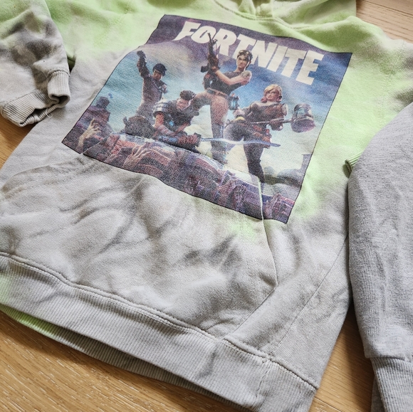 UNBRANDED | Two sweater Fortnite bundle - Picture 3 of 6